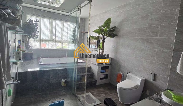product/2025_04/cho-thue-mat-bang-quan-3-phuong-11---2-mat-tien-dien-tich-400m2_-7-.jpg