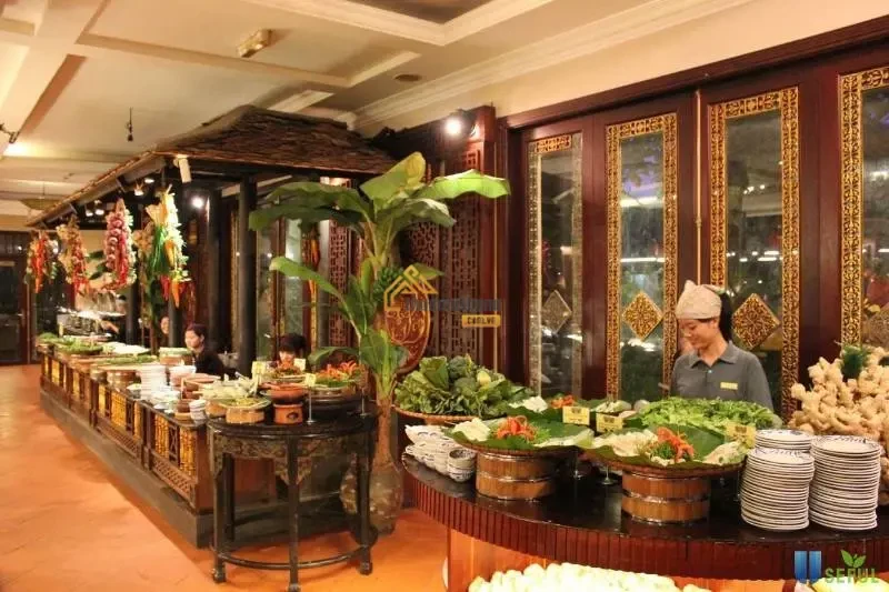 product/matbang/ha_noi/1_quan_ba_dinh/dong-images-25-1-2024/cho-thue-ngay-800-1-600m2-lam-nha-hang-buffee-cao-cap-o-ha-noi-1.webp