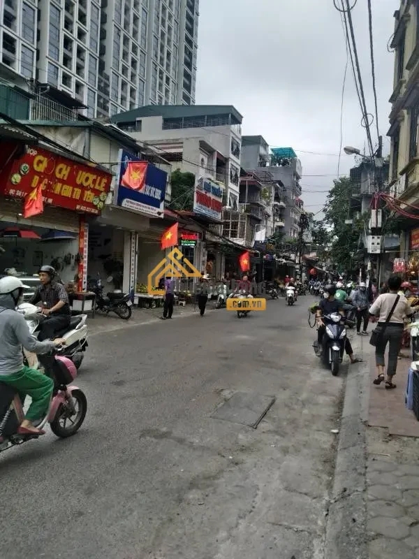 product/matbang/ha_noi/6_quan_hai_ba_trung/dong-images-30-1-2024/cho-thue-mat-bang-cua-hang-tai-mat-pho-cho-8-3-dien-tich-110m2-1.webp