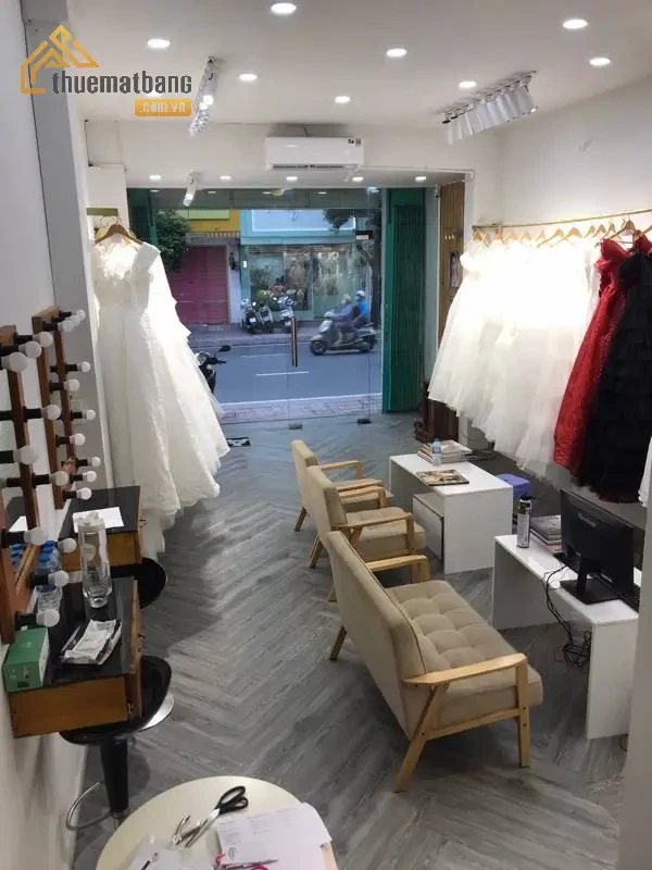 product/matbang/tp-ho-chi-minh/quan-phu-nhuan/dong-images-23-1-2024/cho-thue-mat-bang-hoac-sang-nhuong-tiem-ao-cuoi-mt-ho-van-hue-p9-1.webp