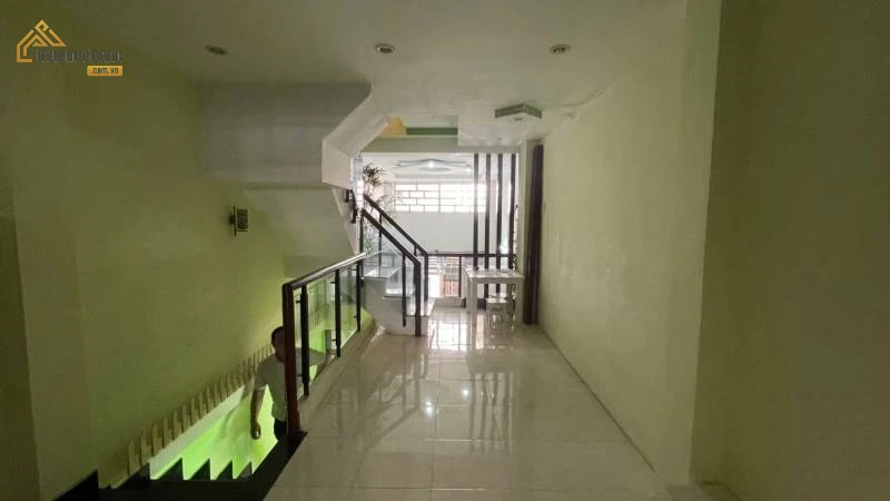 product/matbang/tp-ho-chi-minh/quan5/dong-images-11-1-2024/cho-thue-mat-tien-9m-nhieu-tam-phuong-5-quan-5-1.webp
