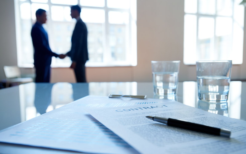 Đàm phán, thương lượng với chủ kho để có được ưu đãi tốt