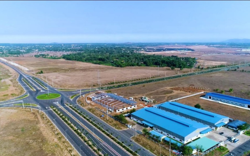 Kiểm tra pháp lý khi mua đất khu công nghiệp để tránh rủi ro chuyển nhượng.