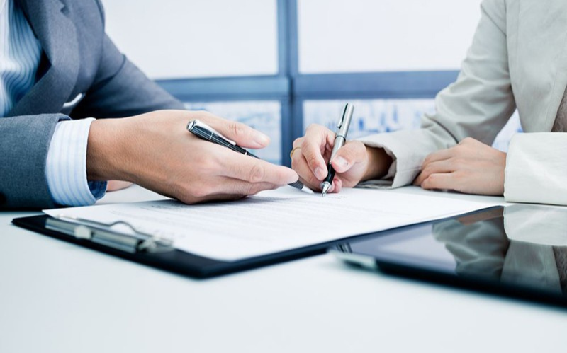 Kiểm tra kỹ điều khoản hợp đồng cho thuê văn phòng