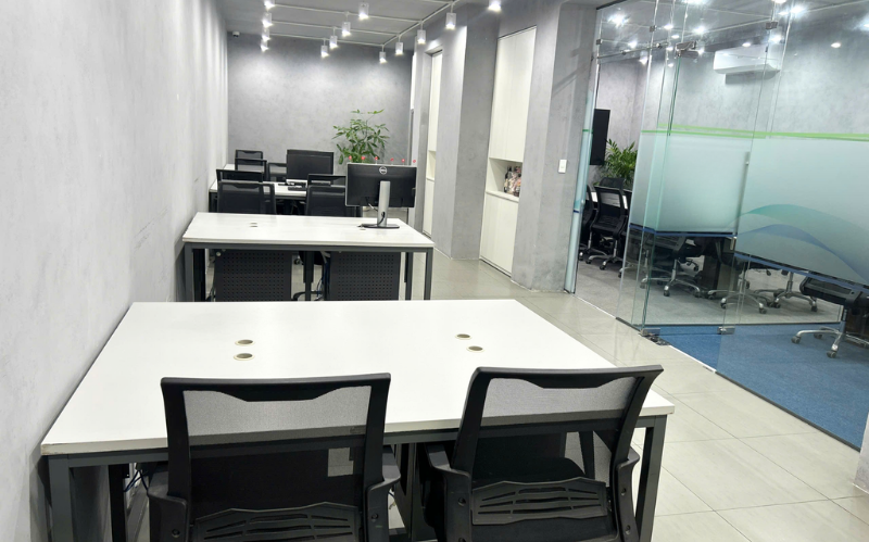 Không gian làm việc tại văn phòng CMT8