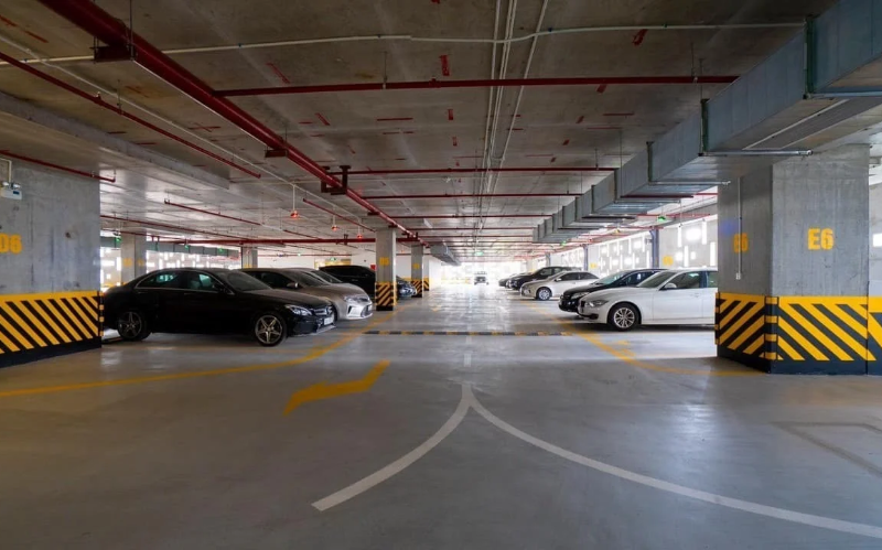 Bãi đỗ xe thuận tiện trong tòa nhà văn phòng